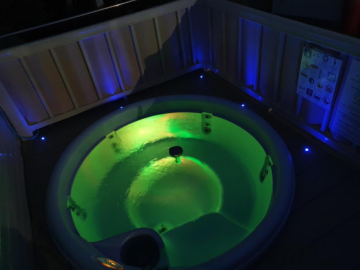 Relaxing Breaks With Hot Tub At Tattershal Lakes 3 Bedroom Tattershall Exterior foto