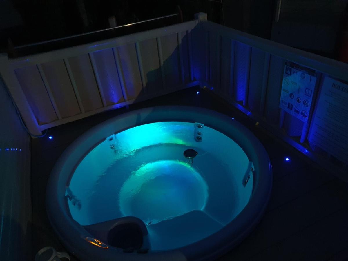 Relaxing Breaks With Hot Tub At Tattershal Lakes 3 Bedroom Tattershall Exterior foto
