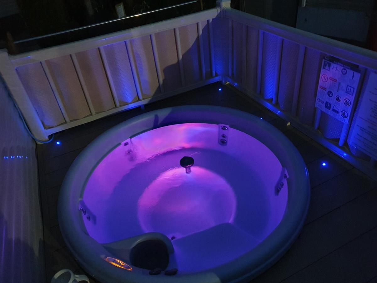 Relaxing Breaks With Hot Tub At Tattershal Lakes 3 Bedroom Tattershall Exterior foto