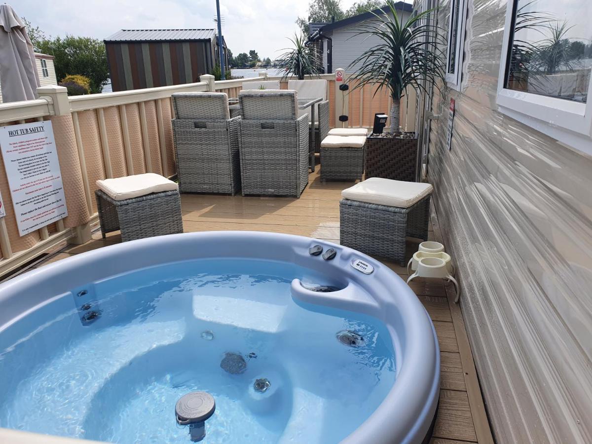 Relaxing Breaks With Hot Tub At Tattershal Lakes 3 Bedroom Tattershall Exterior foto